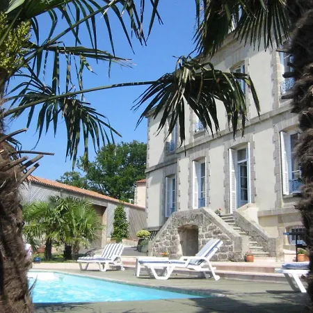 Chateau La Pierre Levee בית הארחה *