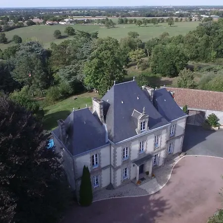 Chateau La Pierre Levee בית הארחה