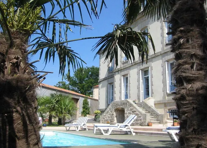 Chateau La Pierre Levee Гостевой дом *