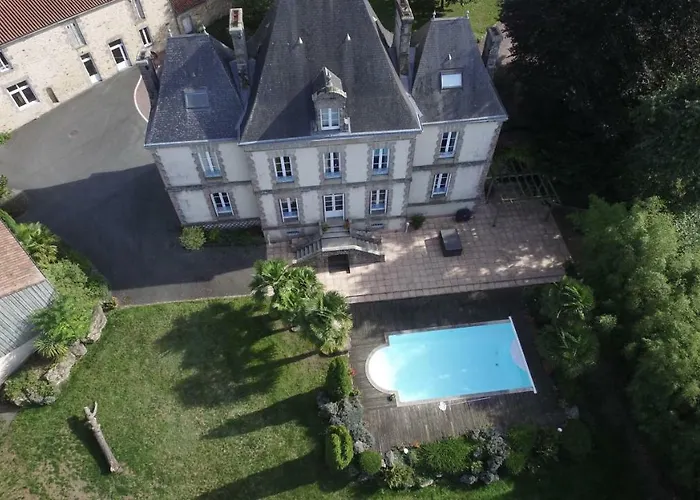 Гостевой дом Chateau La Pierre Levee La Gaubretiere