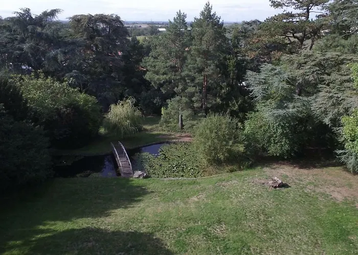 Chateau La Pierre Levee Гостевой дом La Gaubretiere