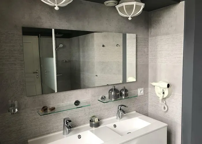 Chateau La Pierre Levee Гостевой дом La Gaubretiere